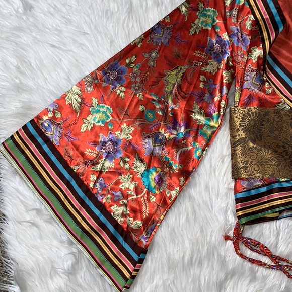 Y Apparel Cultural Top - Picture 2 of 3